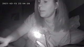 Busty Milf Ngancurkeun Nya Clit di waktu Sare Hidden Cam