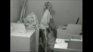 Man ann san t-seòmar-nigheadaireachd