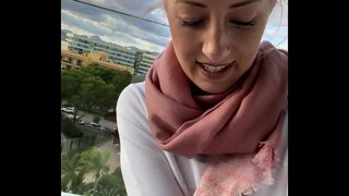 Fingering til klimaks i en mallorcanske hotellet på galleriet!