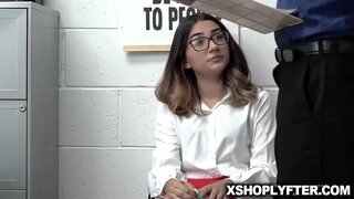 ���คลลี่โดนพังอยู่บนโต๊ะที่ออฟฟิศ